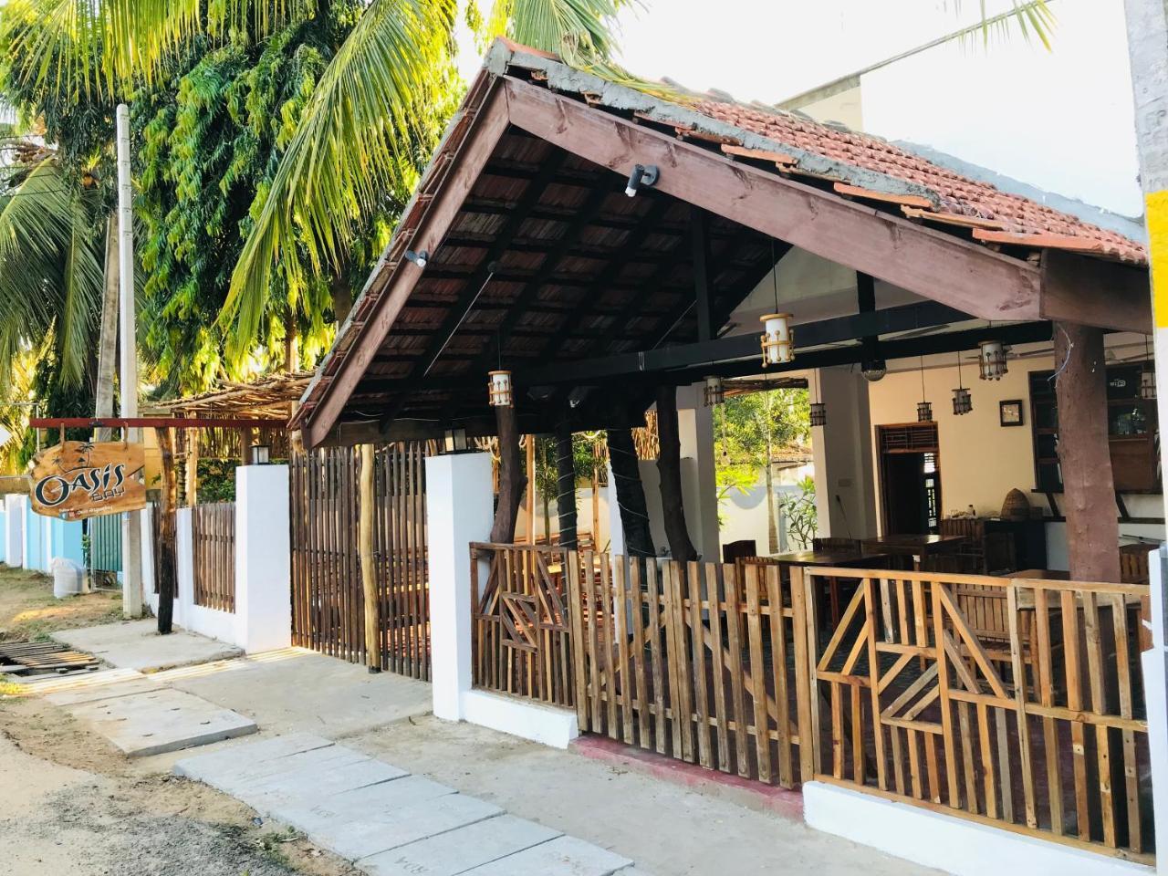 Oasis Bay Hotel Arugam Bay Buitenkant foto