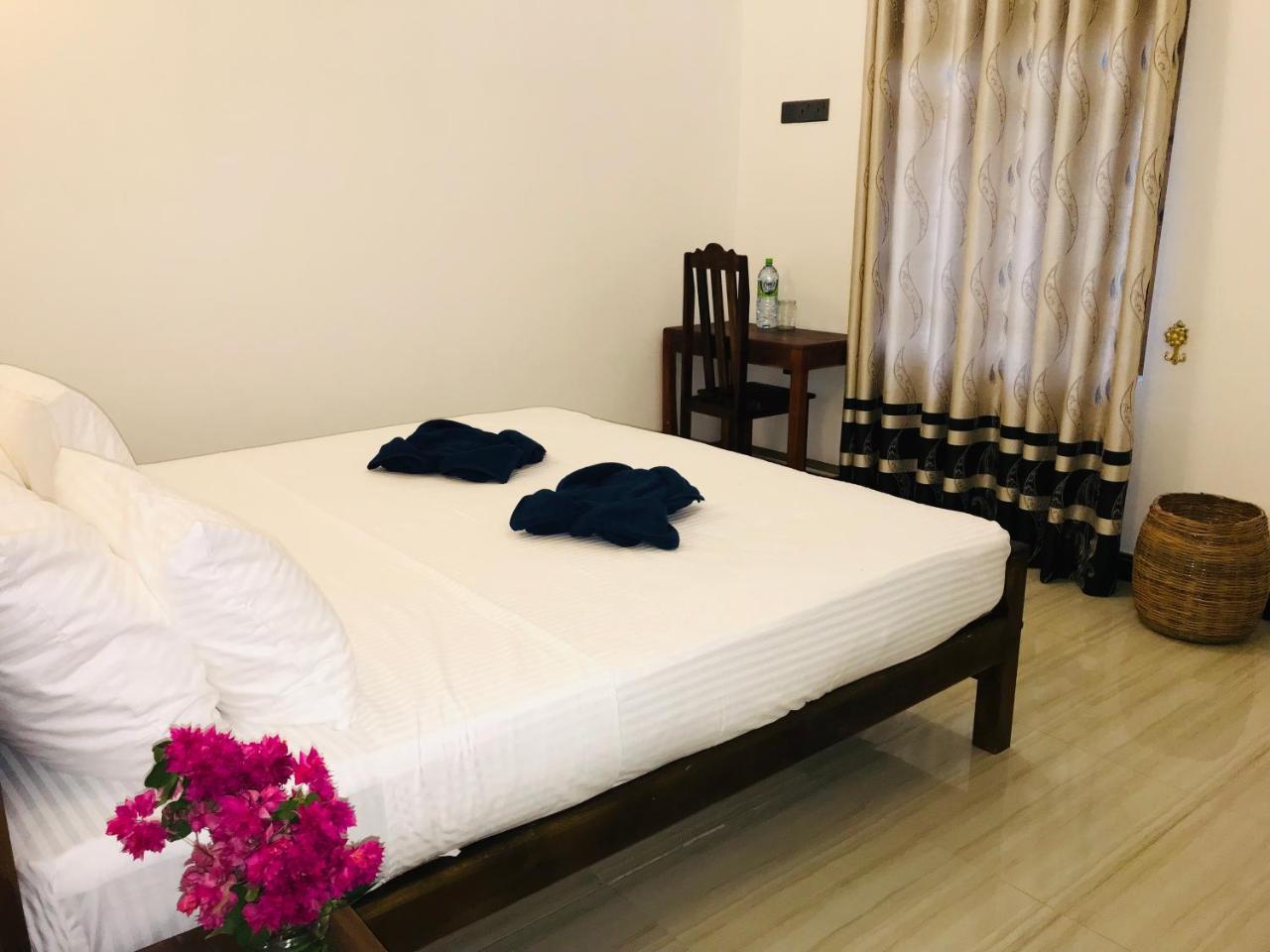 Oasis Bay Hotel Arugam Bay Buitenkant foto