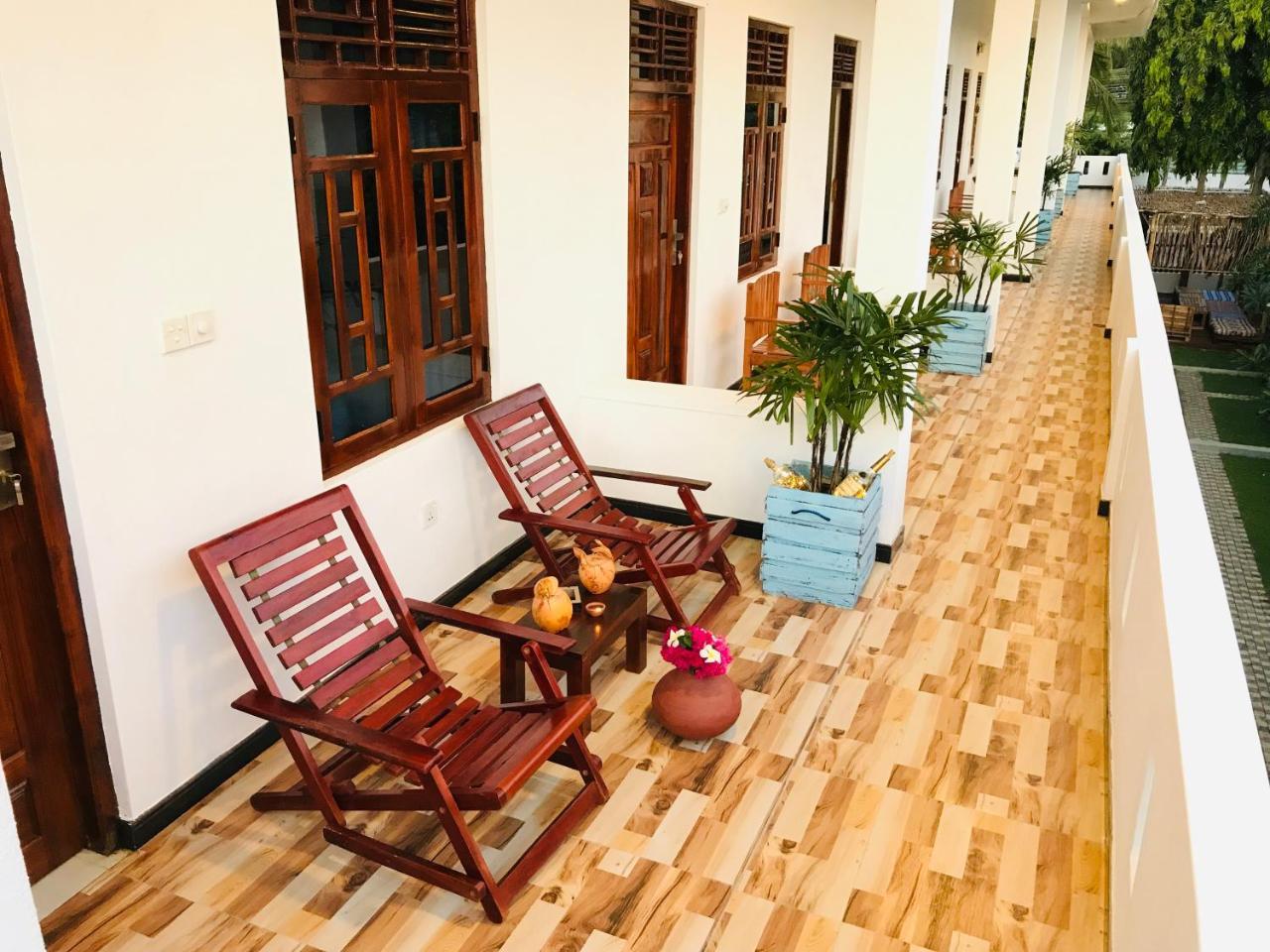 Oasis Bay Hotel Arugam Bay Buitenkant foto