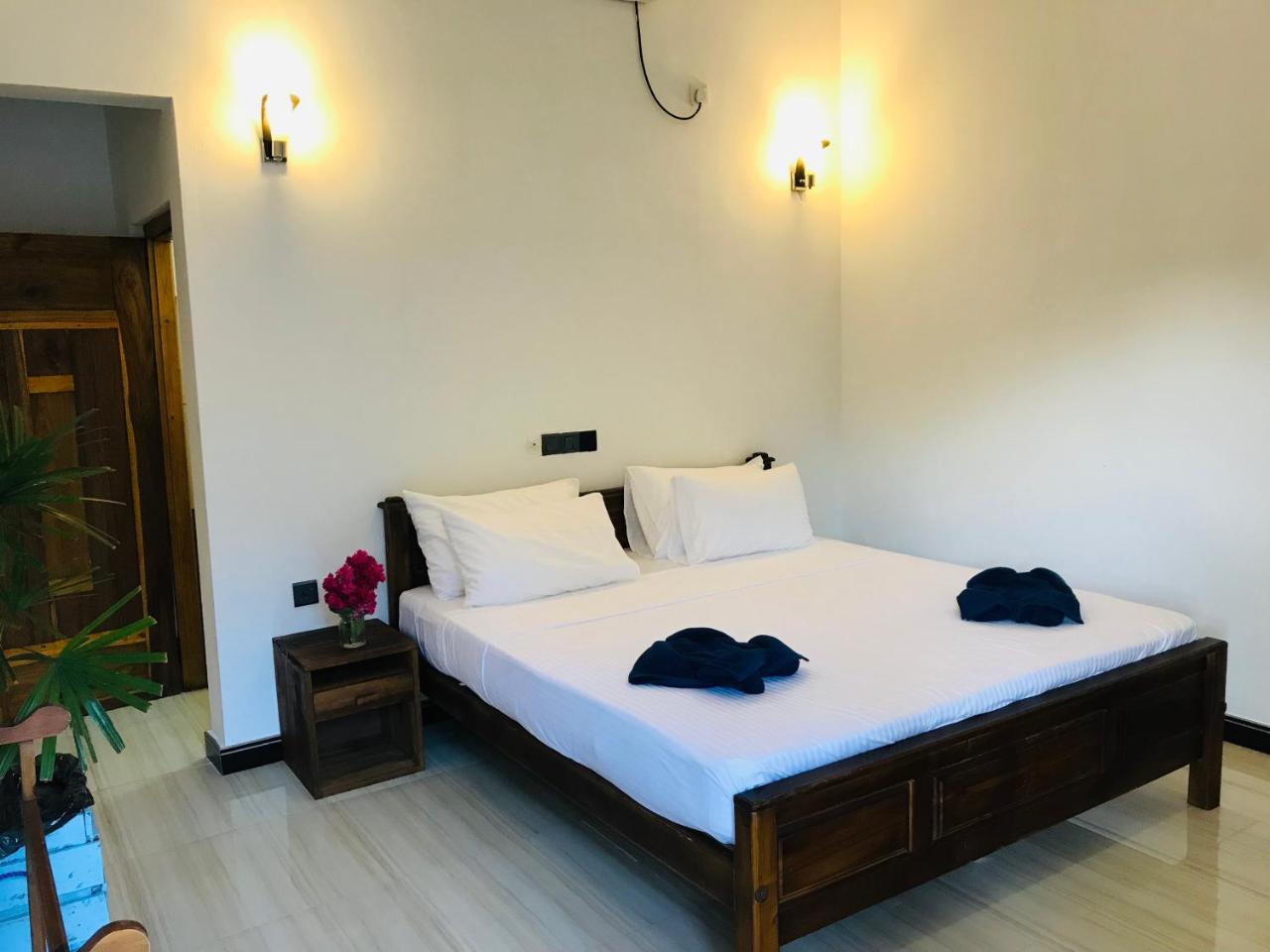 Oasis Bay Hotel Arugam Bay Buitenkant foto
