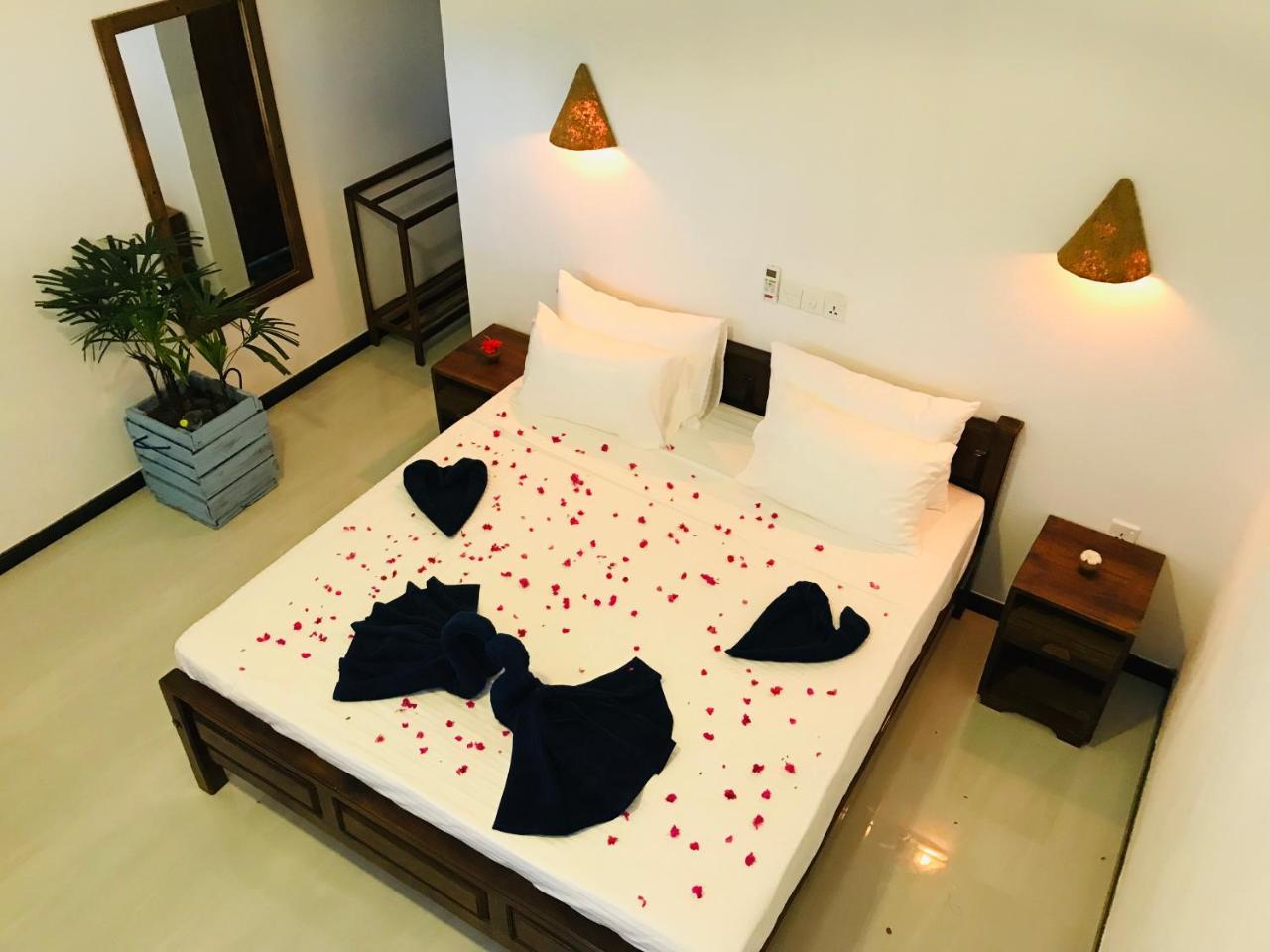 Oasis Bay Hotel Arugam Bay Buitenkant foto
